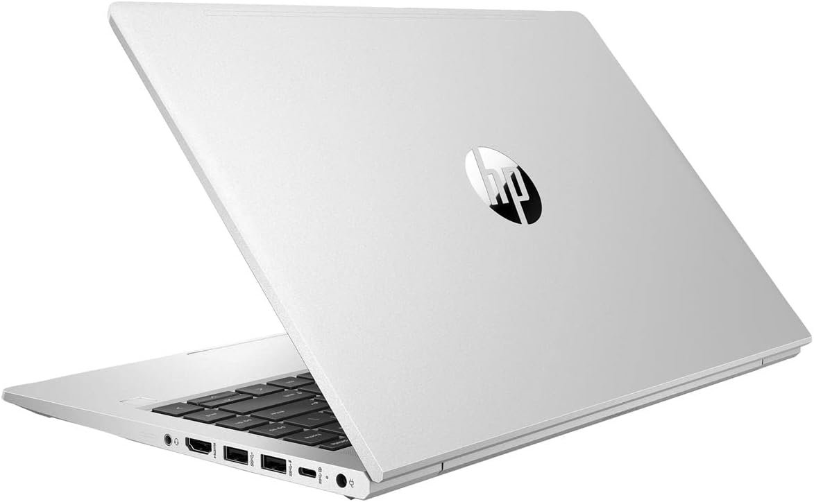 HP ProBook 445 G9 - Vista trasera de la laptop, destacando su diseño elegante y características avanzadas. Una opción potente y versátil para profesionales en movimiento.